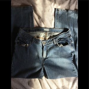 PLUS SIZE LEVIS